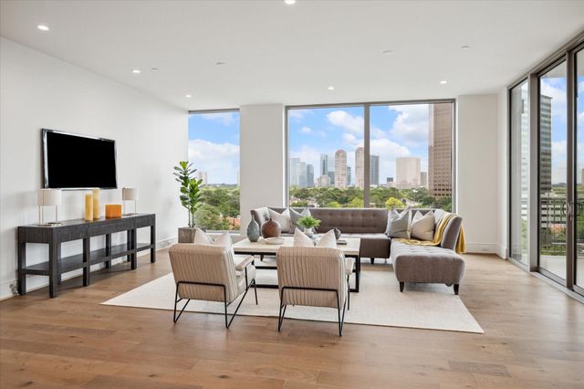 5656 San Felipe 701, Houston, TX 77056