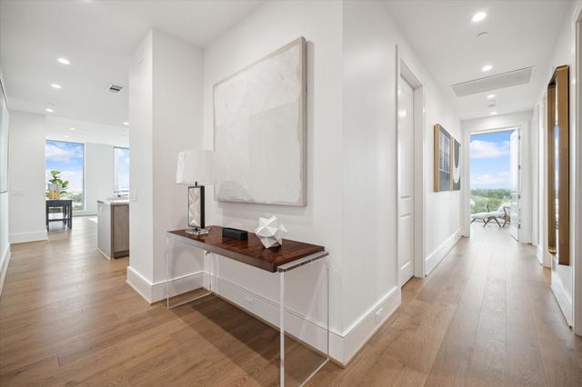 5656 San Felipe 701, Houston, TX 77056