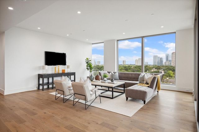 5656 San Felipe 701, Houston, TX 77056