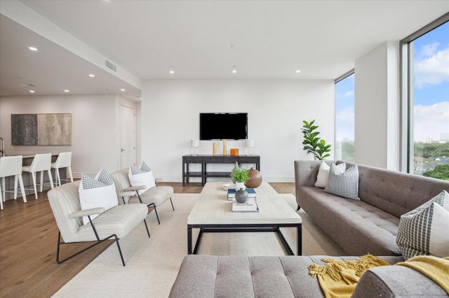 5656 San Felipe 701, Houston, TX 77056