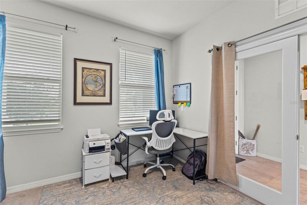 Image 17 of property listing at 3830 LIVELY CORAL PLACE, Bradenton, FL 34208