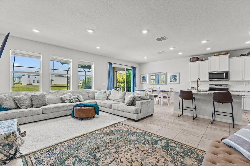 Image 7 of property listing at 3830 LIVELY CORAL PLACE, Bradenton, FL 34208
