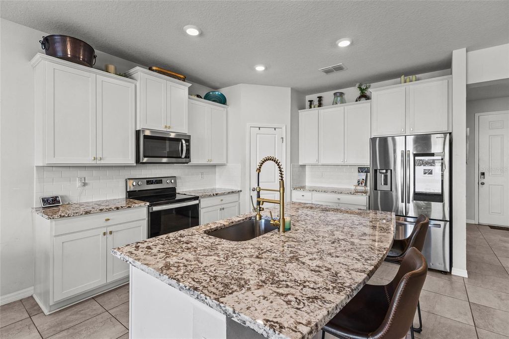 Image 9 of property listing at 3830 LIVELY CORAL PLACE, Bradenton, FL 34208