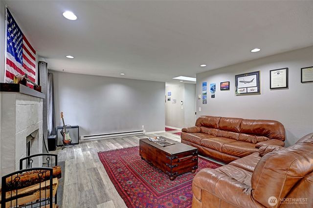 2180 Westwood Place, Oak Harbor, WA 98277