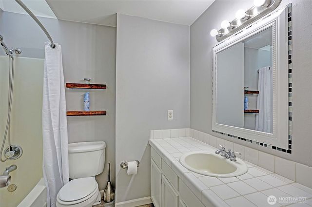 2180 Westwood Place, Oak Harbor, WA 98277