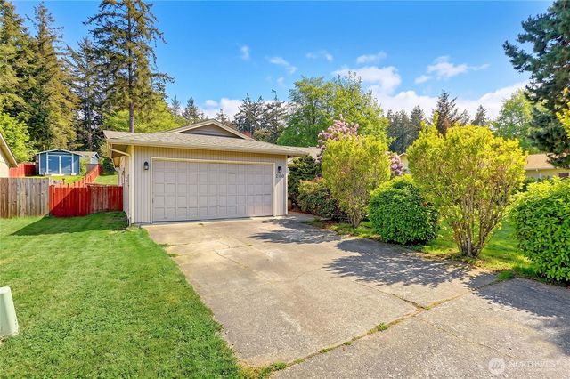 2180 Westwood Place, Oak Harbor, WA 98277