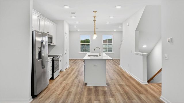 4633 Forest Hills Drive 1002, North Charleston, SC 29418