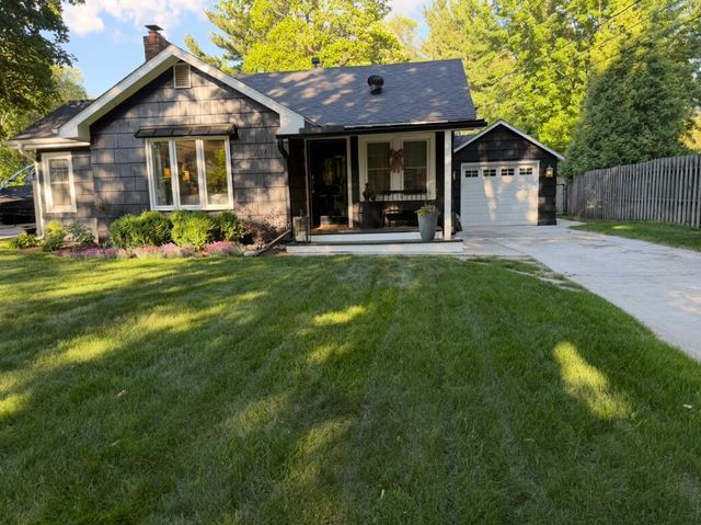217 E Owasso Lane, Shoreview, MN 55126