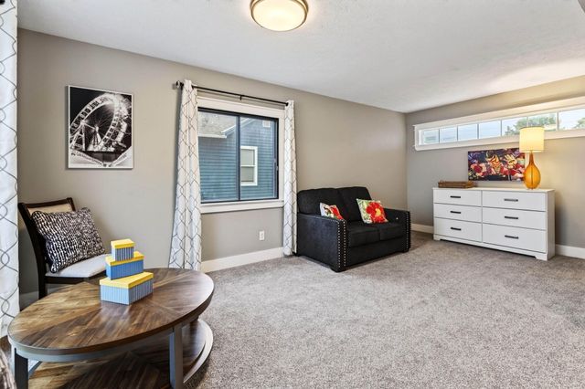 2141 AVENUE G, Council Bluffs, IA 51501