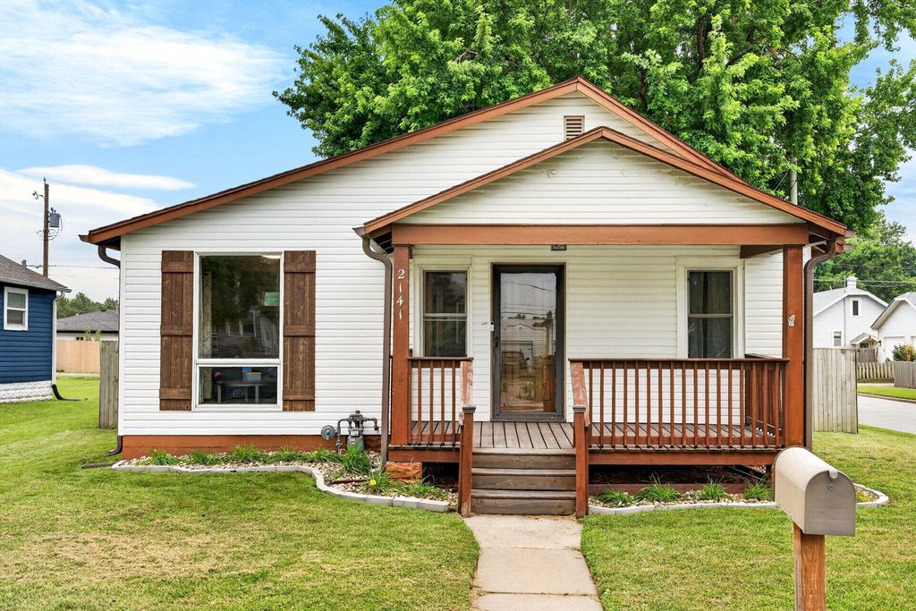 2141 AVENUE G, Council Bluffs, IA 51501