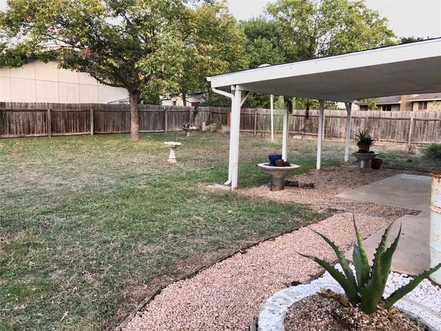 2010 Abbey CIR, Austin, TX 78727