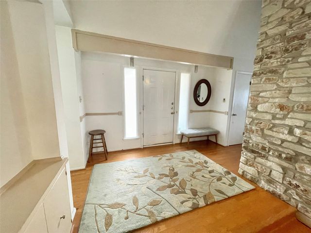 2010 Abbey CIR, Austin, TX 78727