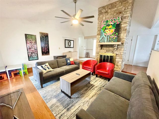 2010 Abbey CIR, Austin, TX 78727