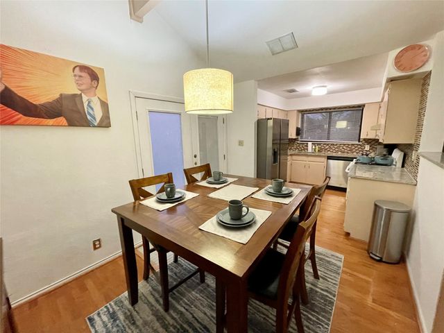 2010 Abbey CIR, Austin, TX 78727