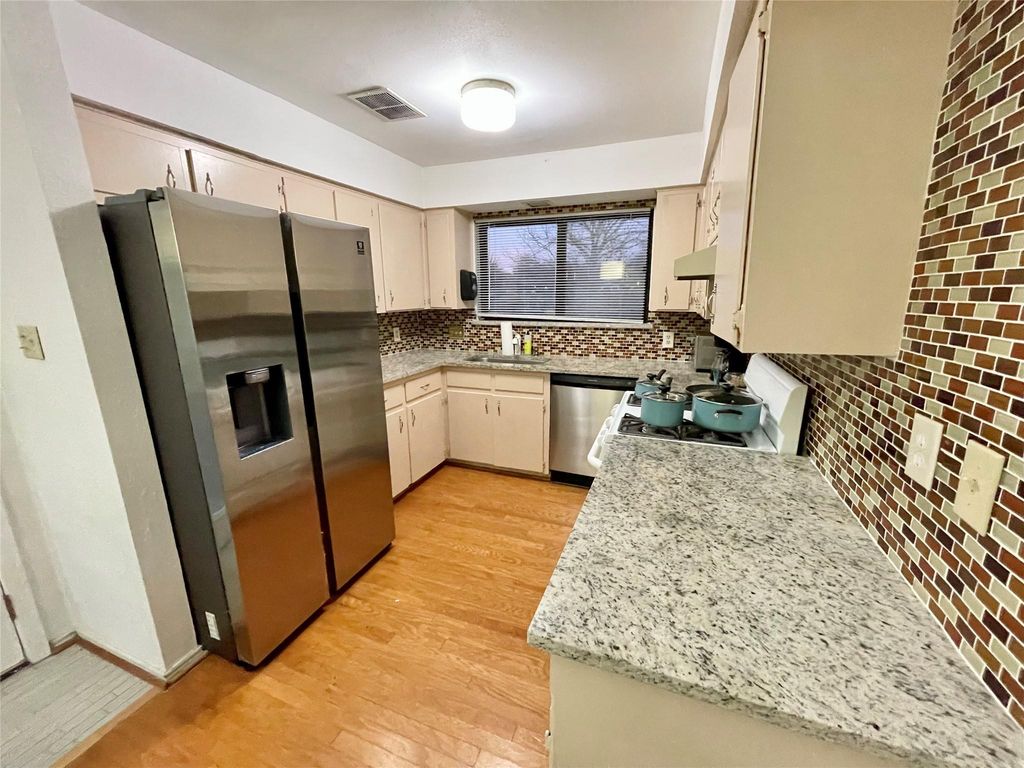 2010 Abbey CIR, Austin, TX 78727