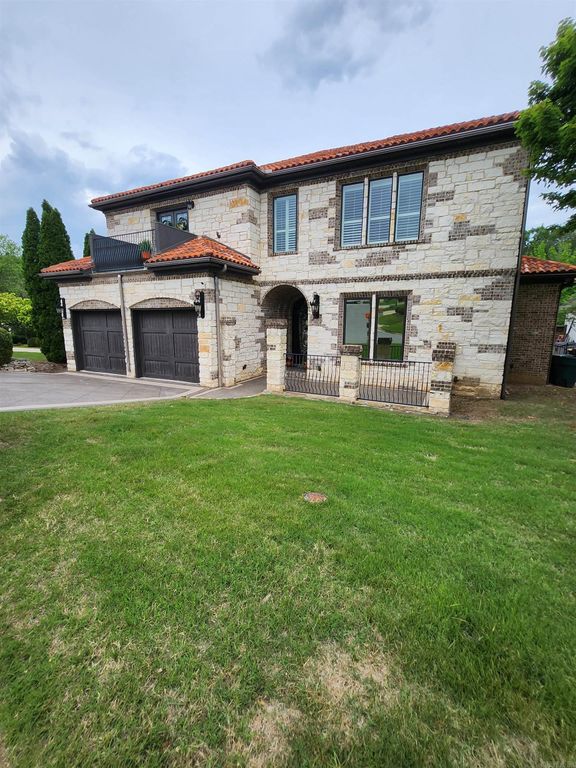 11 La Scala Court, Little Rock, AR 72212