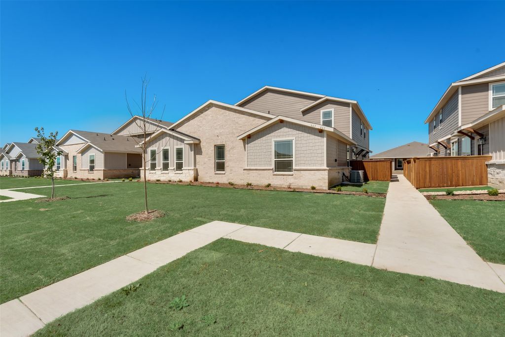 663 Wheatfield Drive, Venus, TX 76084