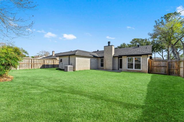 7526 Hablo Drive, Houston, TX 77083