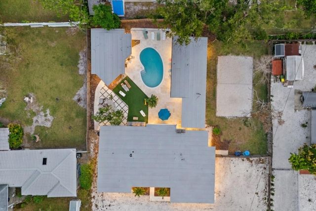 2069 BOUGAINVILLEA STREET, Sarasota, FL 34239