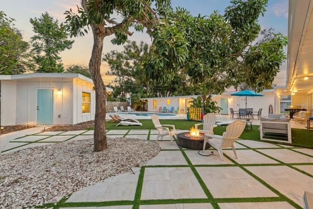 2069 BOUGAINVILLEA STREET, Sarasota, FL 34239