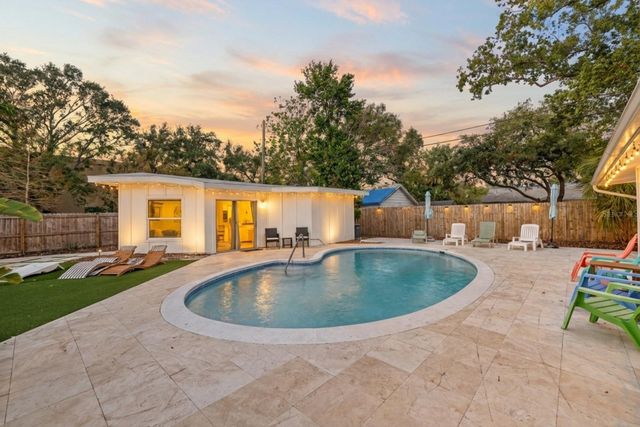 2069 BOUGAINVILLEA STREET, Sarasota, FL 34239