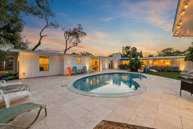 2069 BOUGAINVILLEA STREET, Sarasota, FL 34239