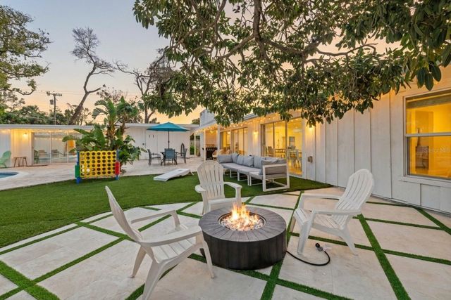 2069 BOUGAINVILLEA STREET, Sarasota, FL 34239