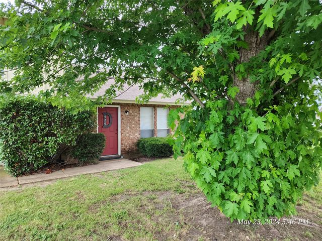 429 Thomas Street SW D, Burleson, TX 76028