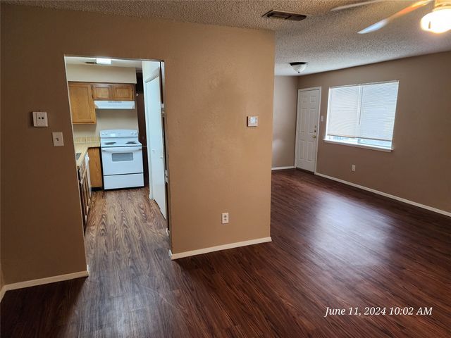 429 Thomas Street SW D, Burleson, TX 76028