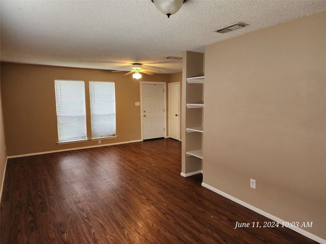 429 Thomas Street SW D, Burleson, TX 76028