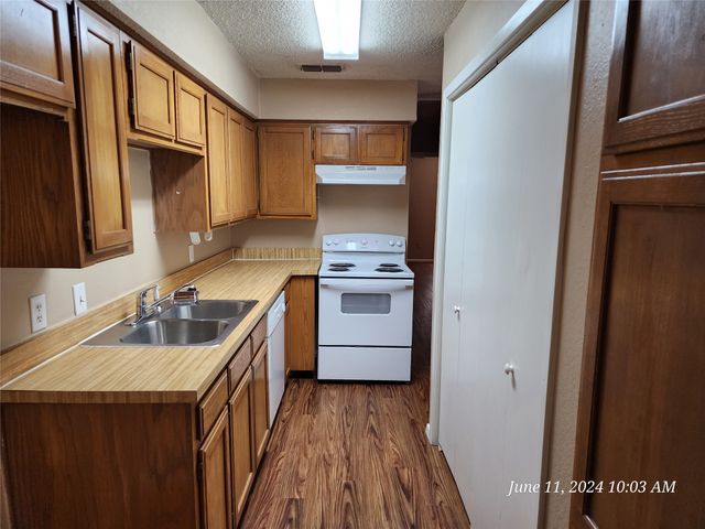 429 Thomas Street SW D, Burleson, TX 76028