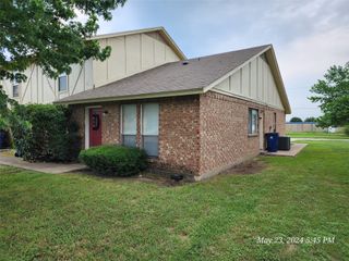 429 Thomas Street SW D, Burleson, TX 76028
