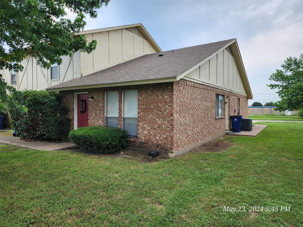 429 Thomas Street SW D, Burleson, TX 76028