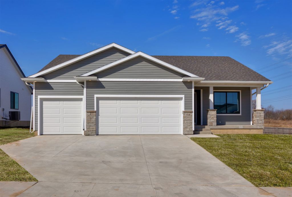 8211 Buckley Court, Johnston, IA 50131