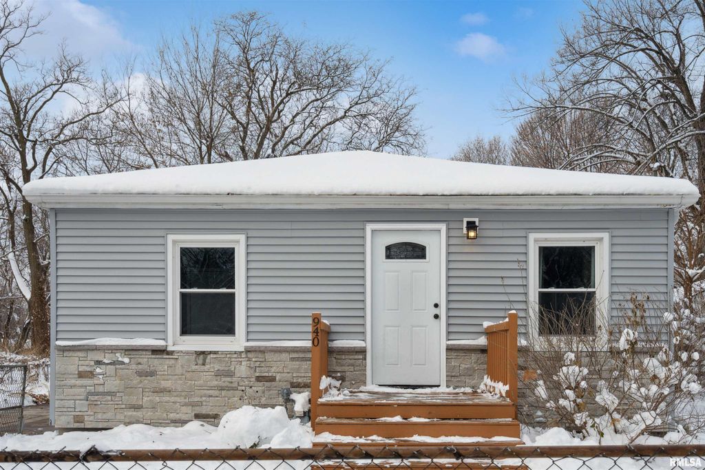 940 30TH Street, Bettendorf, IA 52722