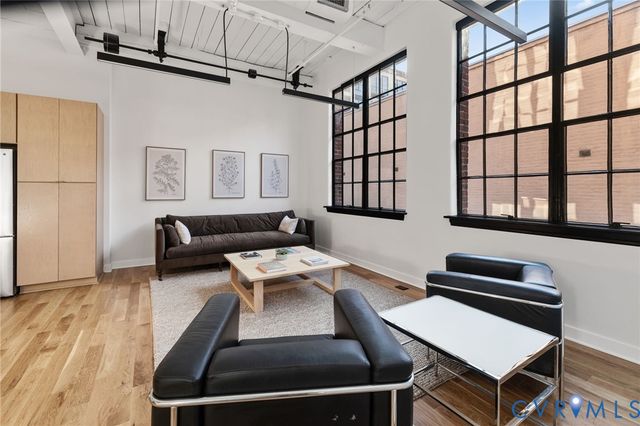 2201 E Main St, Richmond, VA 23223