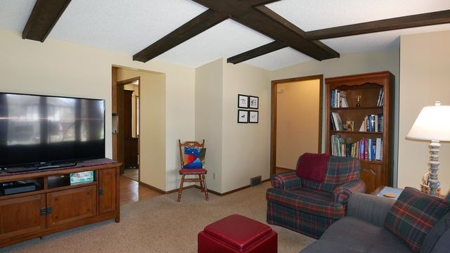 6000 Timberglade Circle, Bloomington, MN 55438