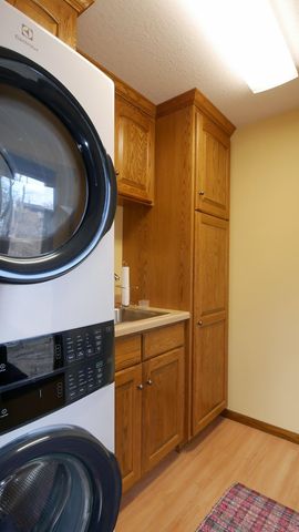 6000 Timberglade Circle, Bloomington, MN 55438