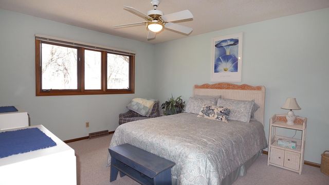 6000 Timberglade Circle, Bloomington, MN 55438