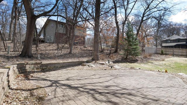 6000 Timberglade Circle, Bloomington, MN 55438