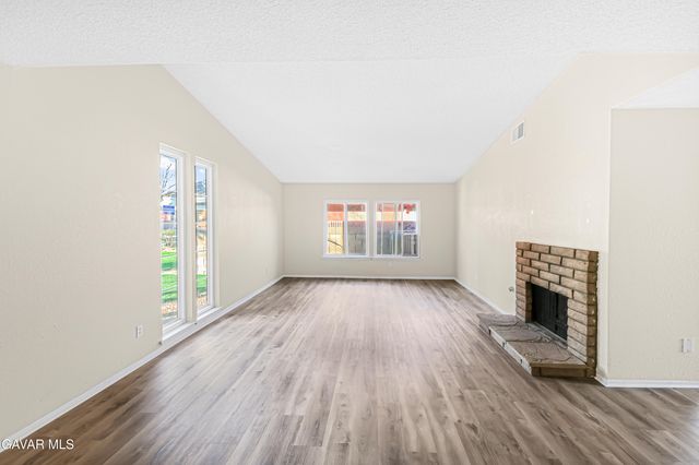 521 W Avenue J14, Lancaster, CA 93534