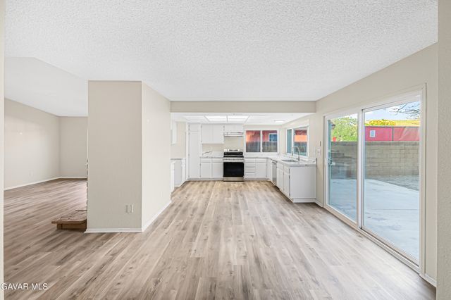 521 W Avenue J14, Lancaster, CA 93534