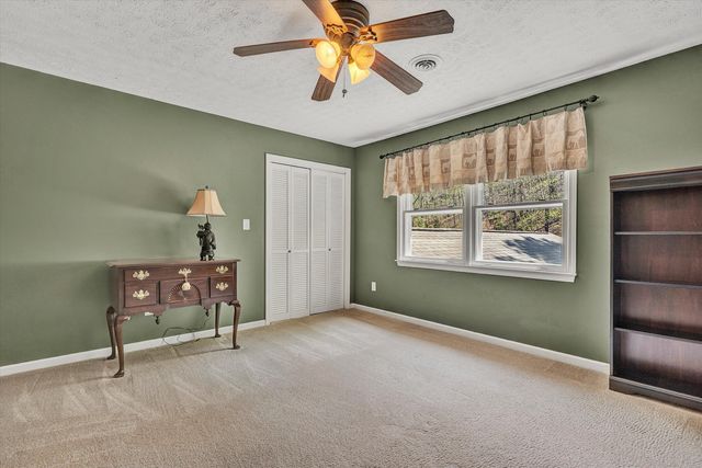 5832 Lakemont DR, Roanoke, VA 24018