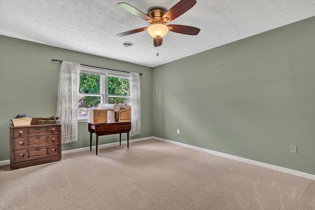 5832 Lakemont DR, Roanoke, VA 24018