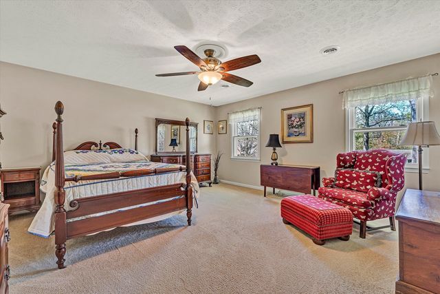 5832 Lakemont DR, Roanoke, VA 24018