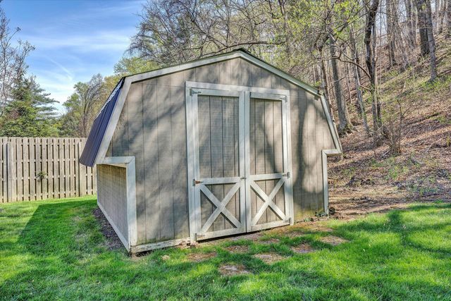 5832 Lakemont DR, Roanoke, VA 24018