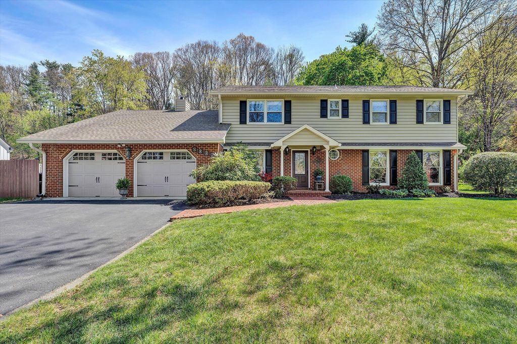 5832 Lakemont DR, Roanoke, VA 24018