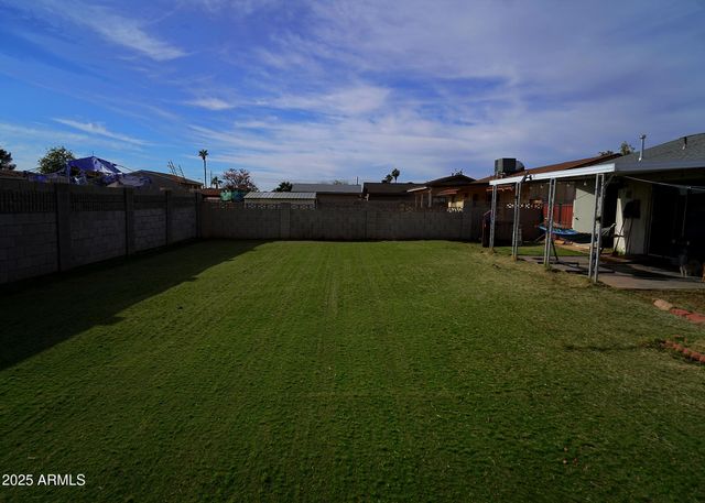 8933 W ROMA Avenue, Phoenix, AZ 85037