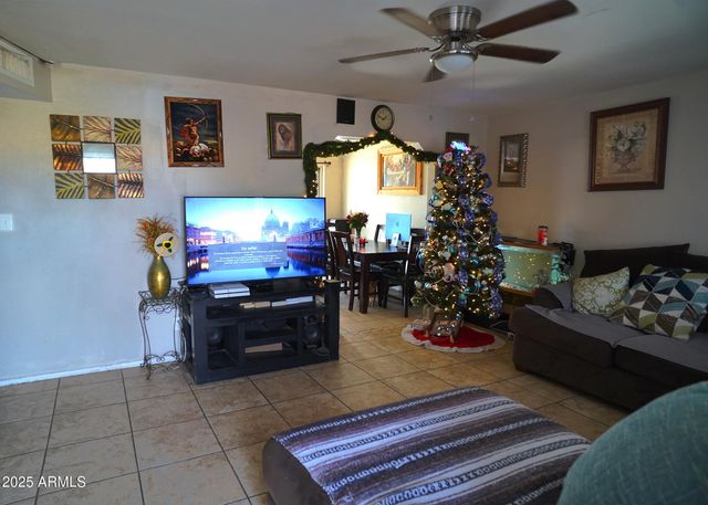 8933 W ROMA Avenue, Phoenix, AZ 85037