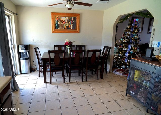 8933 W ROMA Avenue, Phoenix, AZ 85037